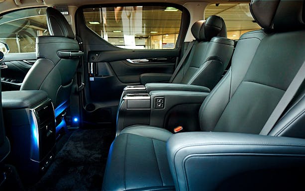 Luxury car interior for Universal Studios Japan transfer from Osaka.