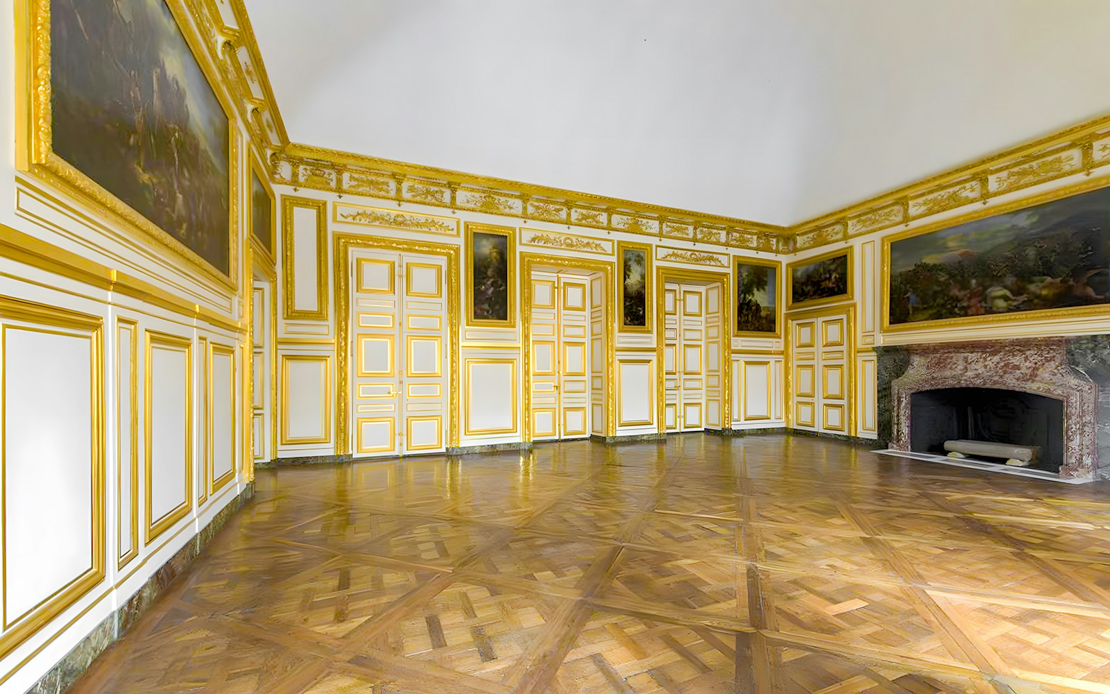 Antechamber of Versailles Palace with ornate ceiling and classic French decor.