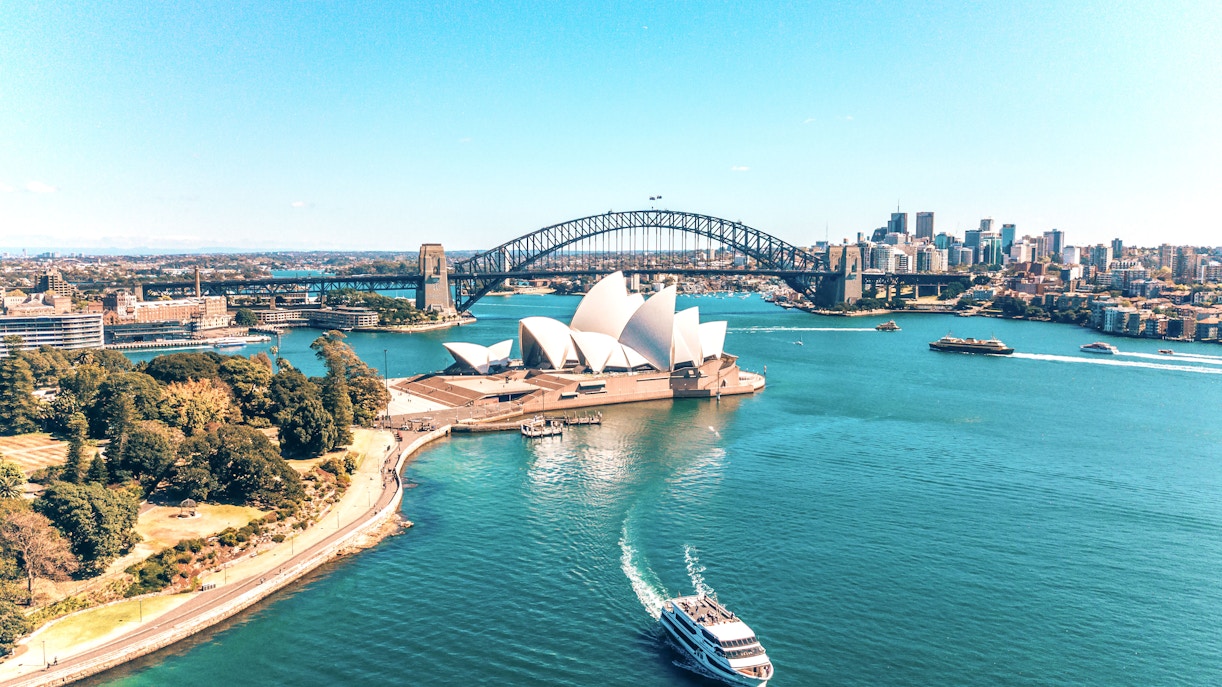 Sydney Harbour lunch cruise with views of the Sydney Opera House and Harbour Bridge.