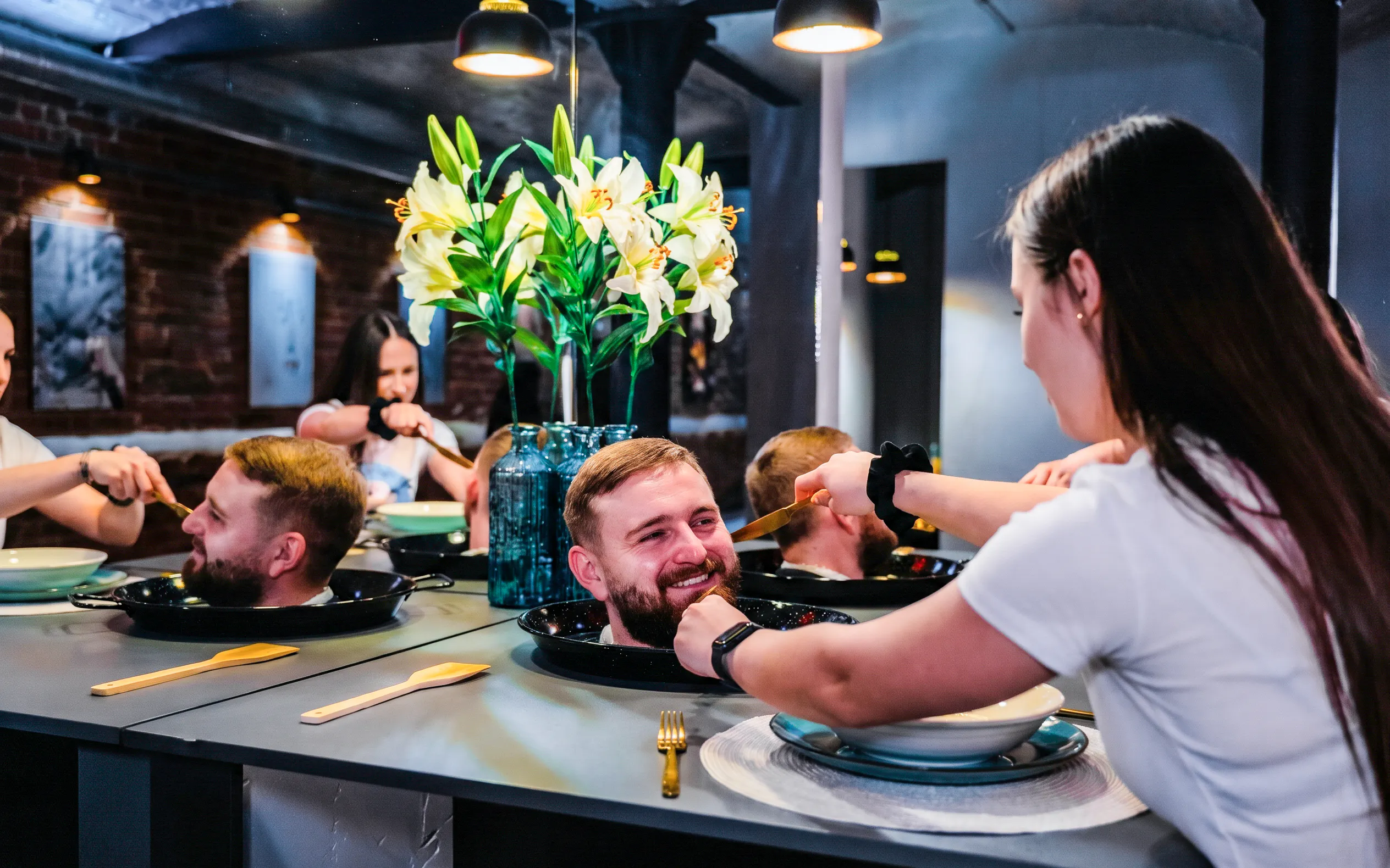 Interactive exhibit at DeJa Vu Museum in Berlin with optical illusion of head on a platter.