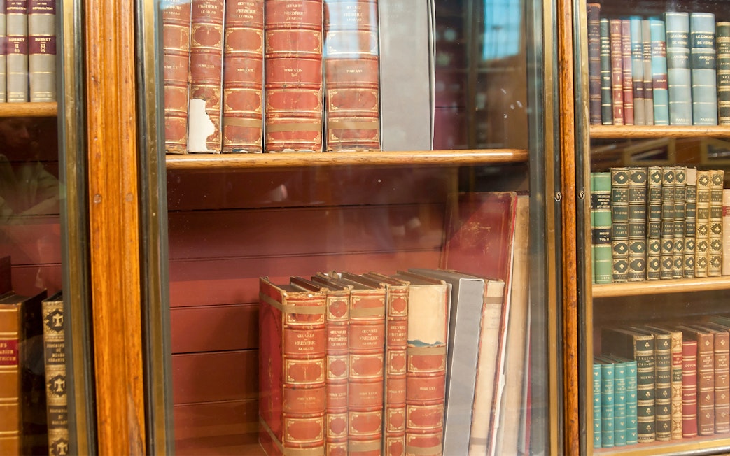 Books displayed in a glass cabinet at the National Gallery, London.