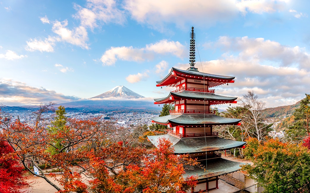 Chureito Pagoda with Mount Fuji in the background from Arakurayama Sengen Park.