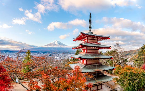 Chureito Pagoda with Mount Fuji in the background from Arakurayama Sengen Park.