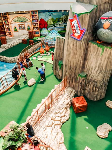 Mini golf course at Angry Birds American Dream with themed obstacles and players.