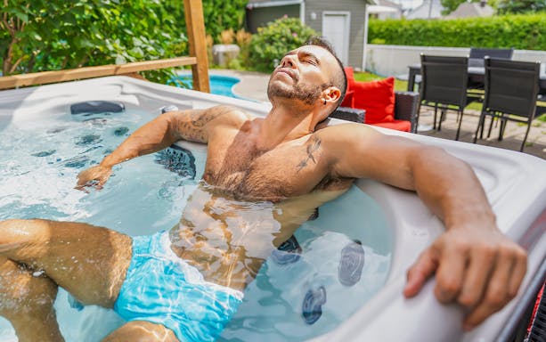 Man relaxing in a hot tub at Therme Erding's Tropical Spa & VitalityOasis.
