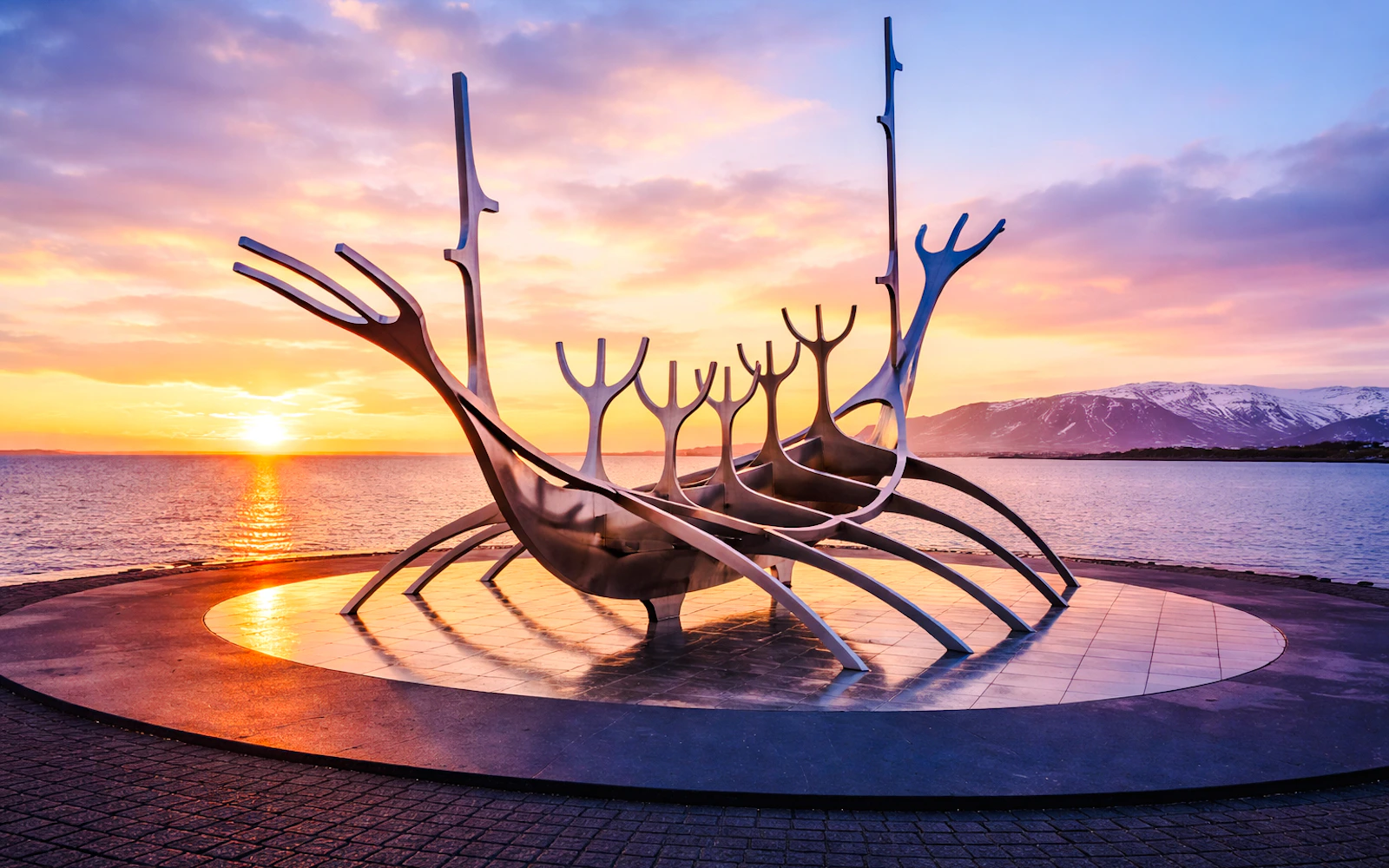 Keflavik Airport Private Transfer with Meet-and-Greet