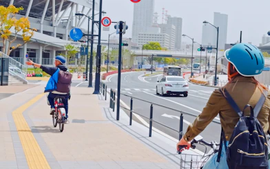 Hiroshima Guided Bike Tour with Okonomiyaki Dinner