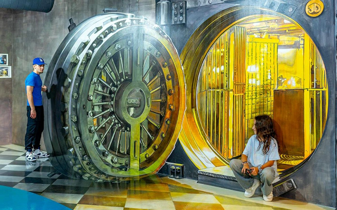 People interacting with a 3D vault illusion at Big Fun Museum, Barcelona.