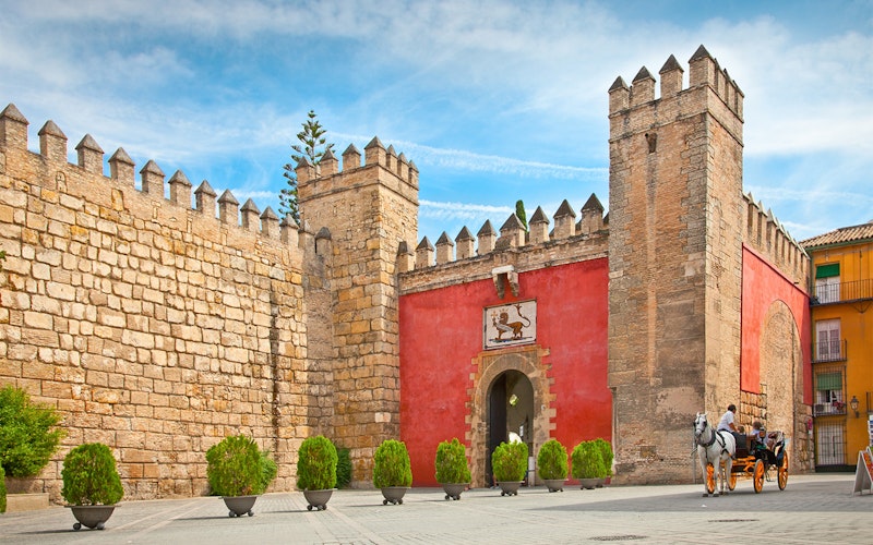 Combo (Save 10%): Alcázar of Seville Tickets + Seville Hop-on Hop-off Bus Tour — gallery 3