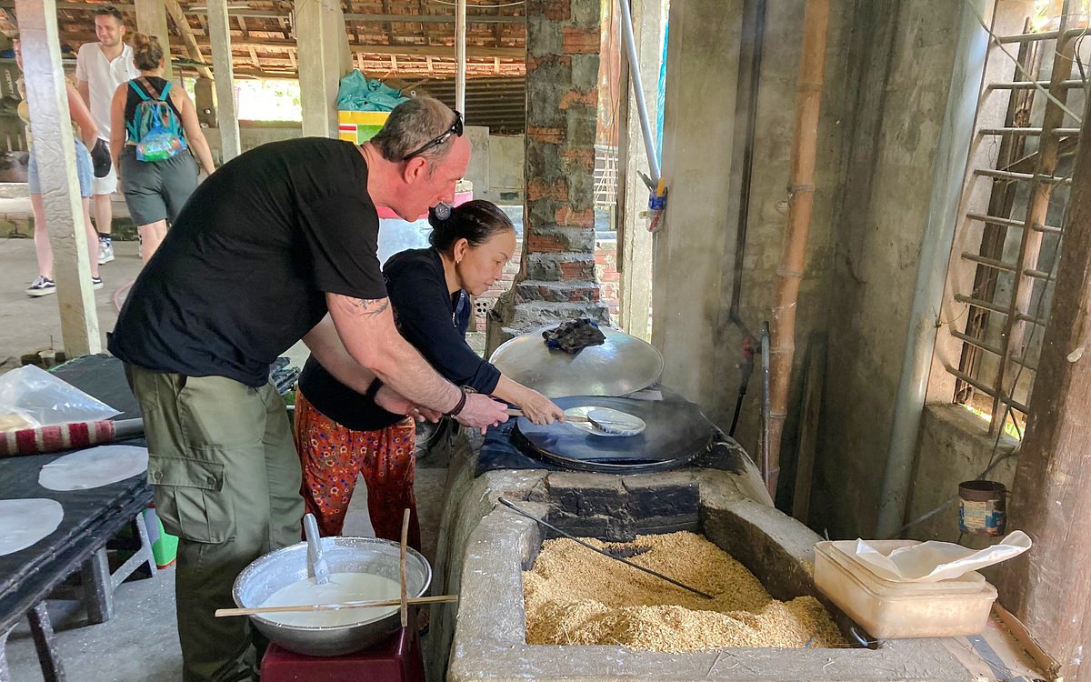 Casa locală de fabricare a hârtiei de orez