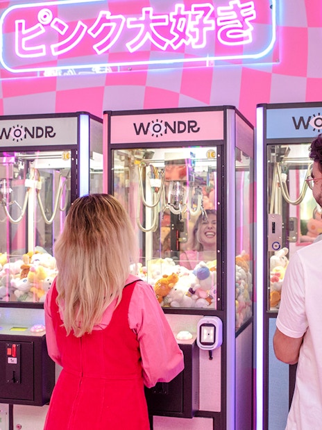 Guests playing claw machines at WONDR Experience in Amsterdam.