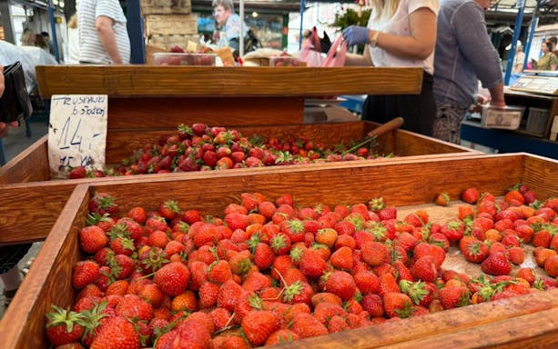 kraków private street food walking tour with local guide and market tastings-4