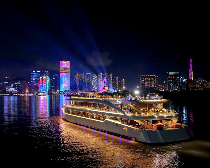 Ho Chi Minh City: Saigon River Dinner Cruise with Sundeck Seating and Beers (Product 54358)