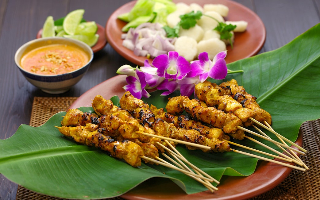 Chicken satay skewers on banana leaf at Ulu Ulu Restaurant, Night Safari Singapore.