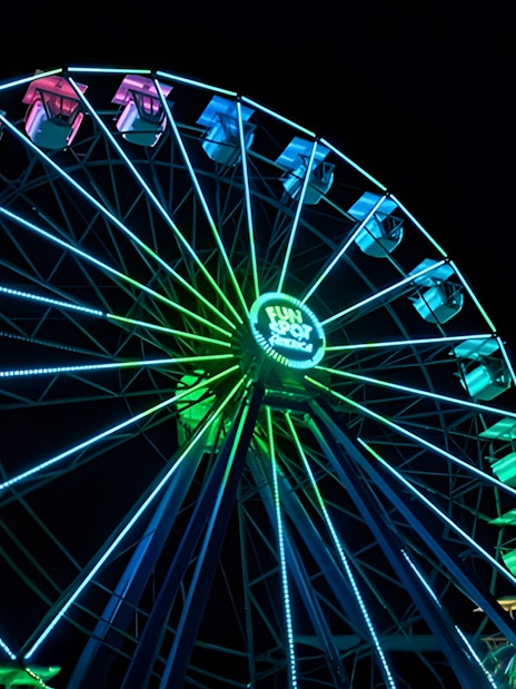Ferris wheel illuminated at night, Fun Spot America Theme Parks, Orlando.