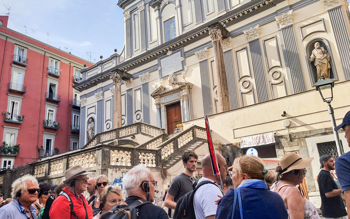 tour guidato a piedi dei punti di interesse di napoli più famosi-7 tour guidato a piedi dei punti di interesse di napoli più famosi-7