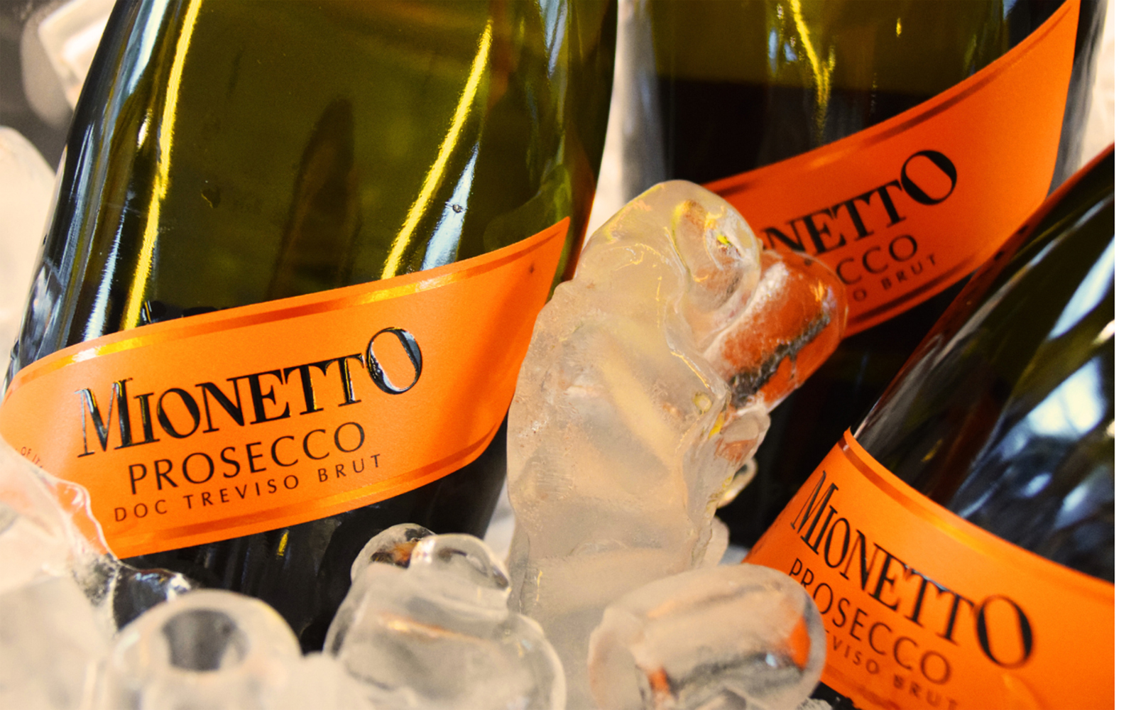 Bottles of Mionetto Prosecco on ice for a 90-minute sightseeing cruise.