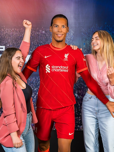 Wax figure of Virgil Van Dijk with visitors at Madame Tussauds Amsterdam.