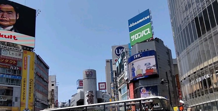 Tokyo sightseeing bus with tourists exploring city landmarks.