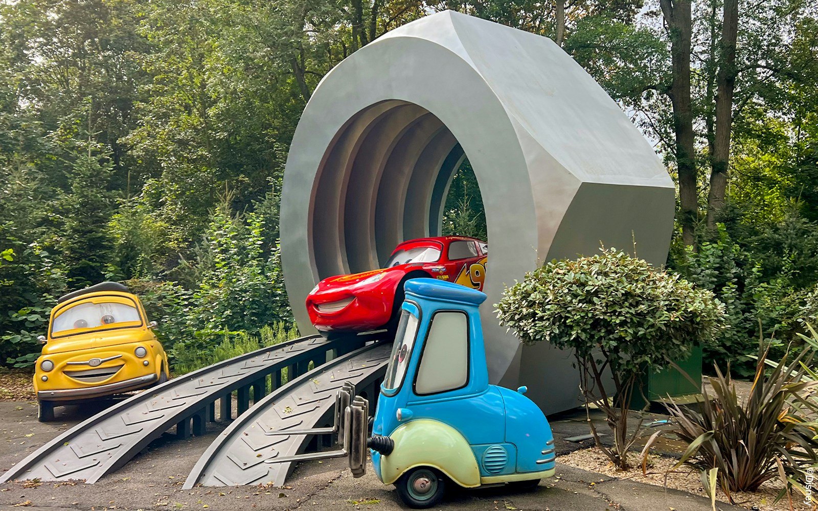 Cars Quatre Roues Rallye ride at Disneyland Paris, featuring colorful cars in Walt Disney Studios Park.