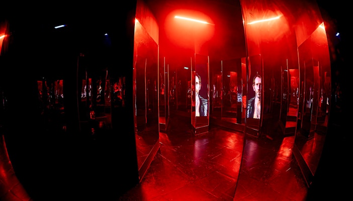 Mirrored maze with red lighting inside Amaze Amsterdam.