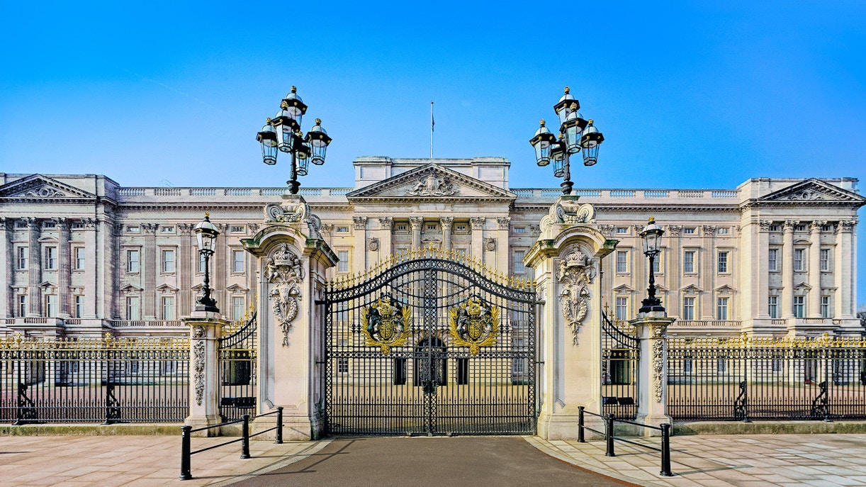 Buckingham Palace gates, London, featured on the Royal Walking Tour.