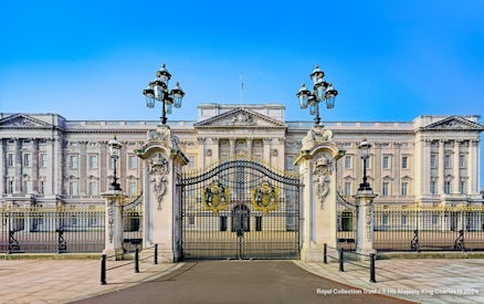 Buckingham Palace gates, London, featured on the Royal Walking Tour.