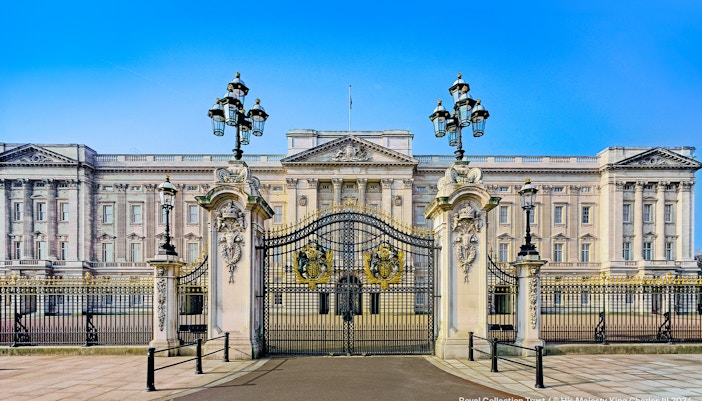 Buckingham Palace gates, London, featured on the Royal Walking Tour.