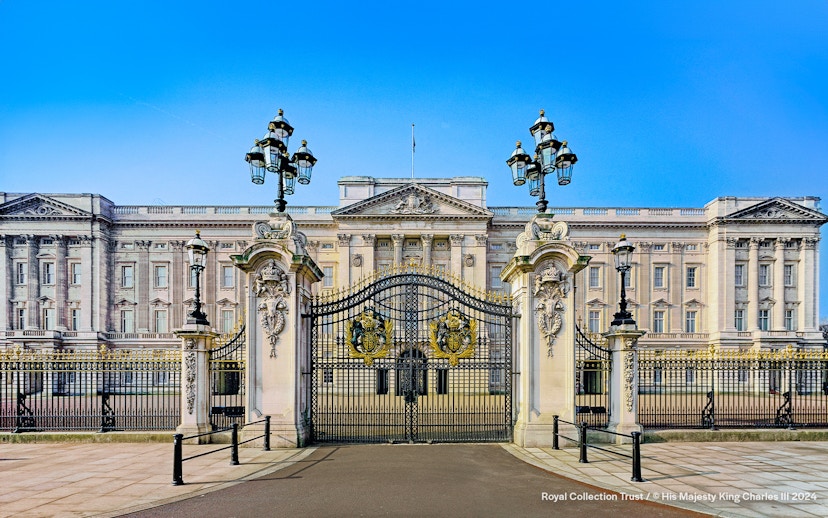 Buckingham Palace gates, London, featured on the Royal Walking Tour.