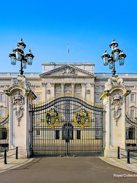 Buckingham Palace gates, London, featured on the Royal Walking Tour.