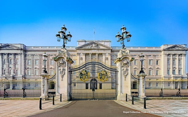Buckingham Palace gates, London, featured on the Royal Walking Tour.