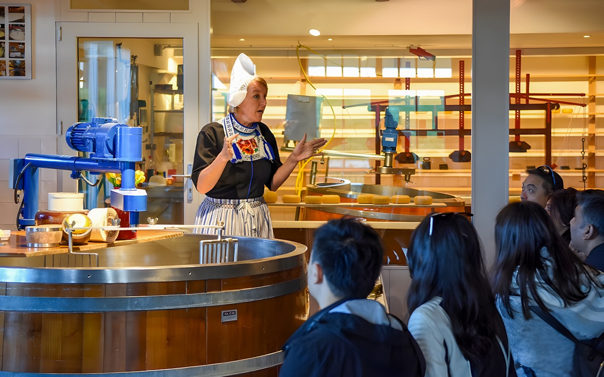 Cheese expert explaining cheese-making process during Keukenhof Windmills Tour.
