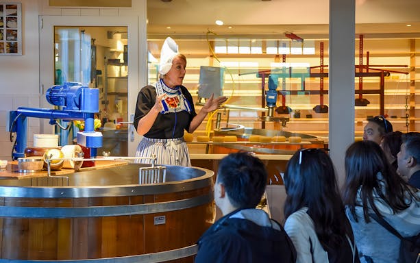 Cheese expert explaining cheese-making process during Keukenhof Windmills Tour.