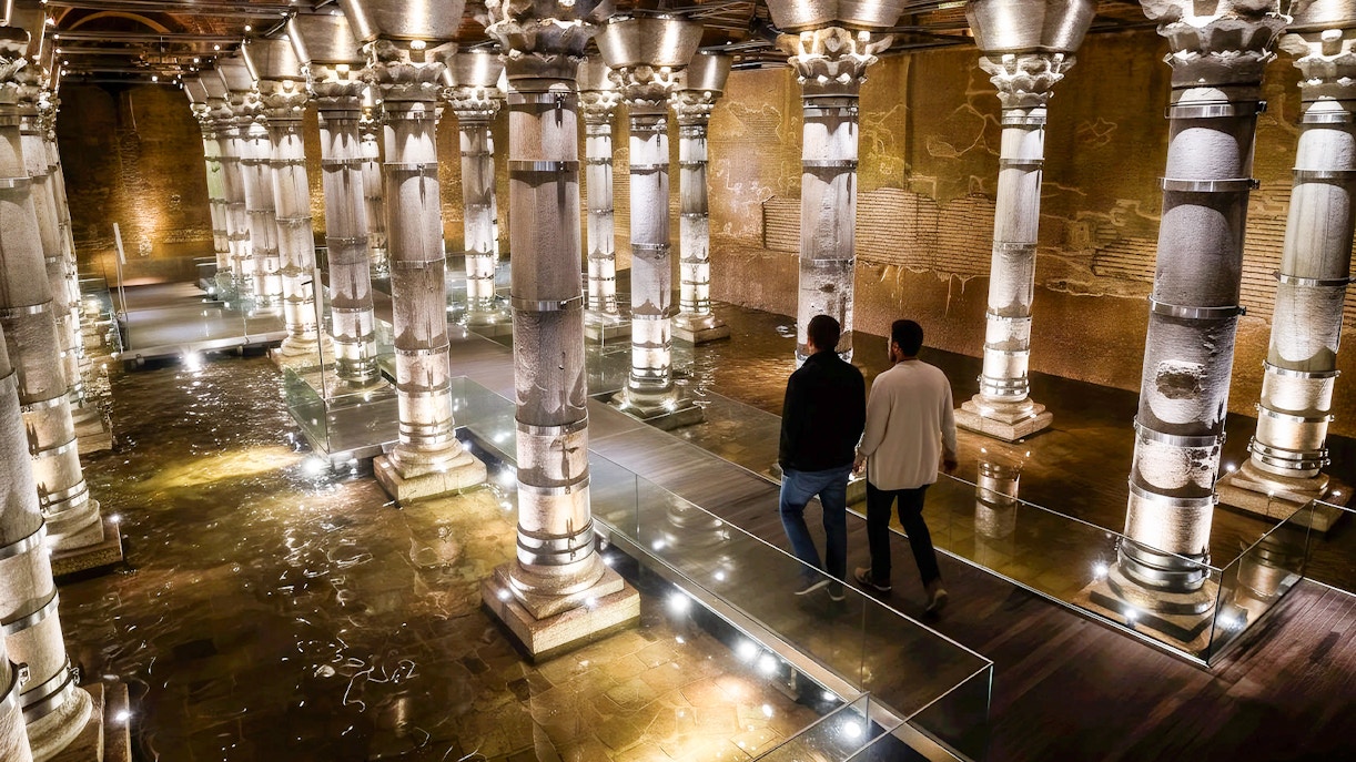 People walking inside the Theodosius Cistern