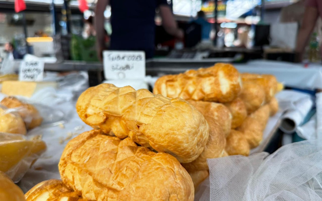 prywatna piesza wycieczka po krakowie śladami street foodu z lokalnym przewodnikiem i degustacjami na targu-3