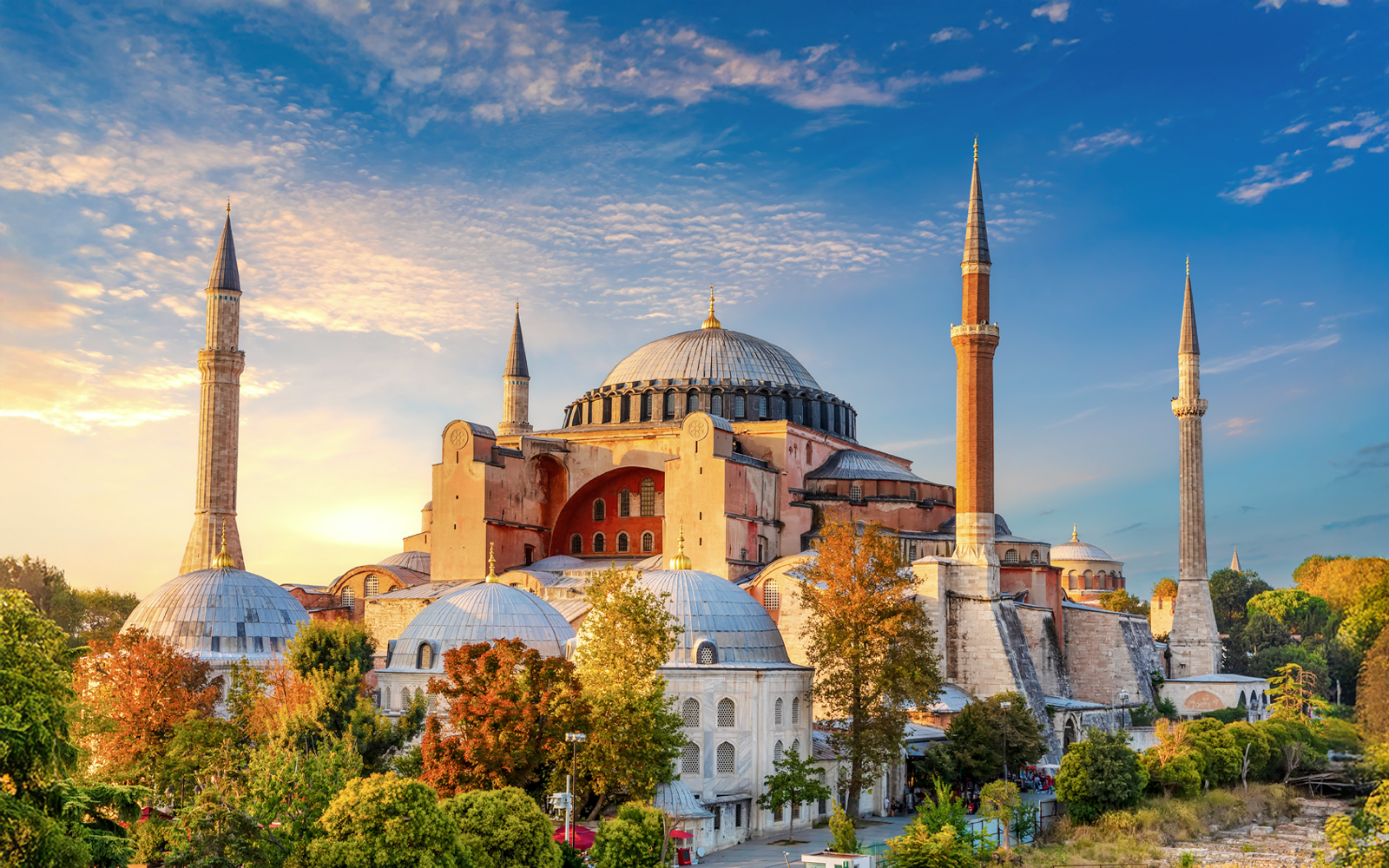 Hagia Sophia exterior with minarets in Istanbul, Turkey.