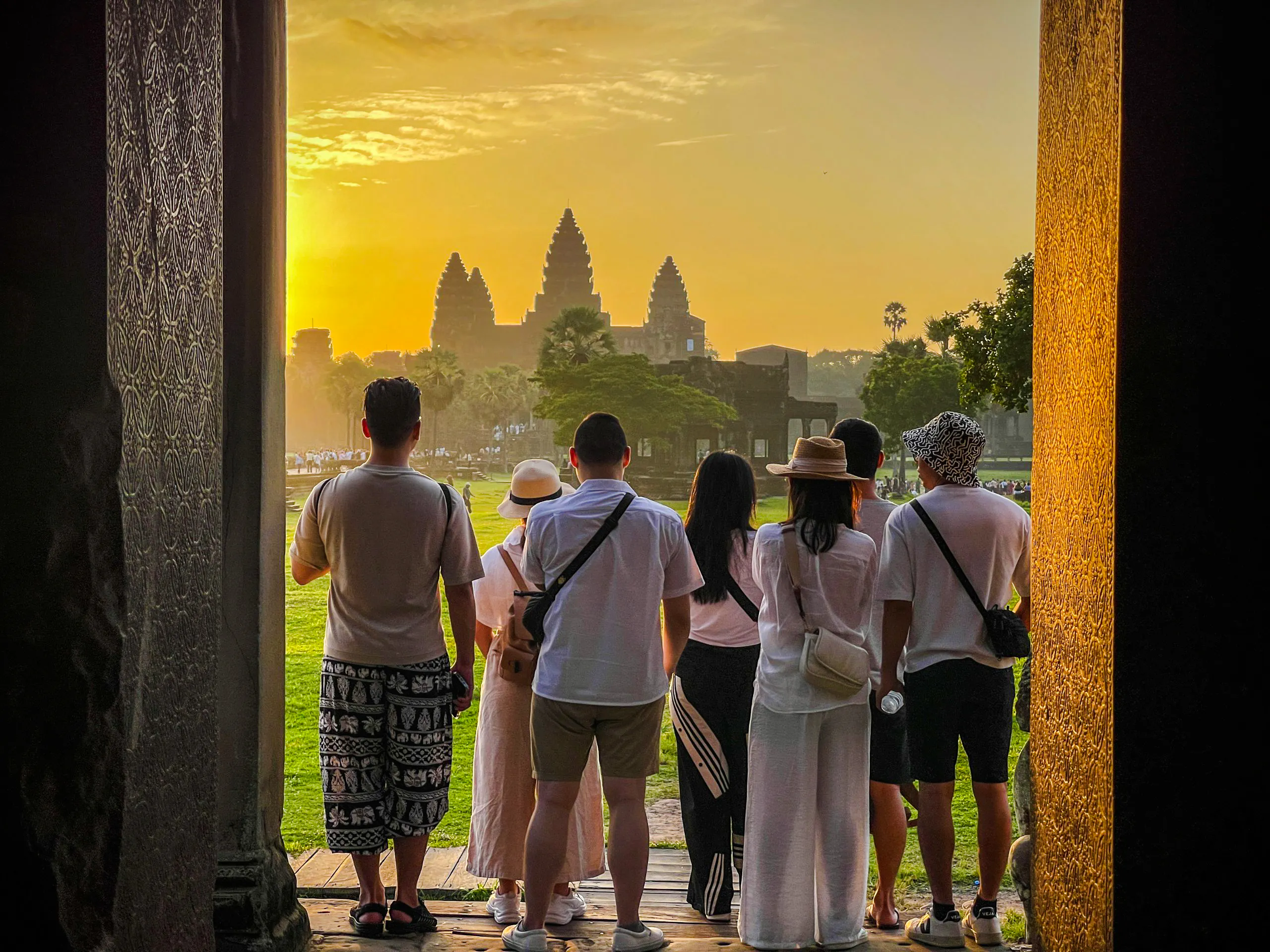 angkor wat half-day sunrise guided tour with breakfast and visits to ta prohm and bayon-2