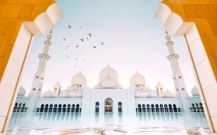 Abu Dhabi City Tour with Entry to Sheikh Zayed Grand Mosque, Qasr Al Watan & Louvre Abu Dhabi and Transfers