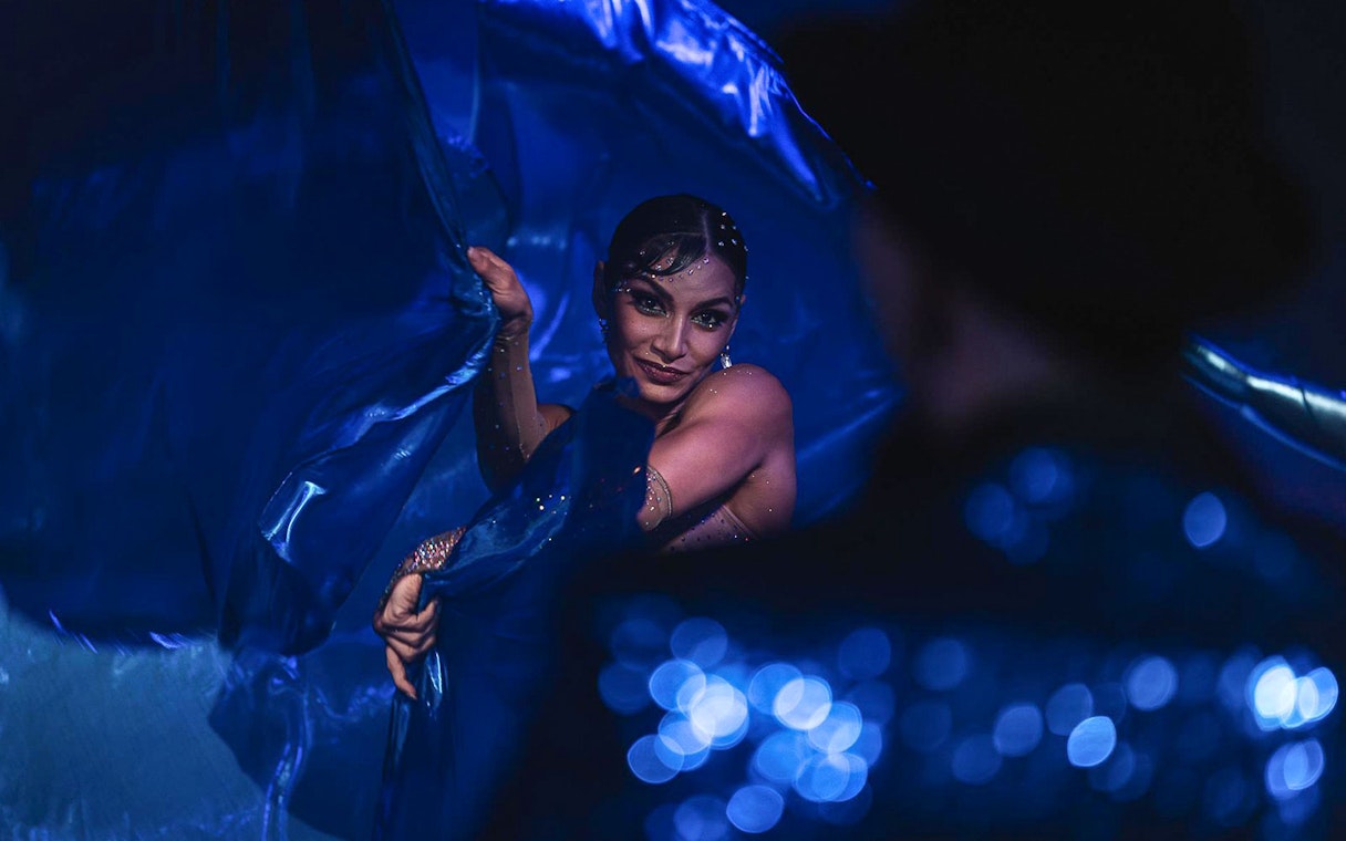 Cabaret dancer performing at La Scène Dinner Show in Prague.