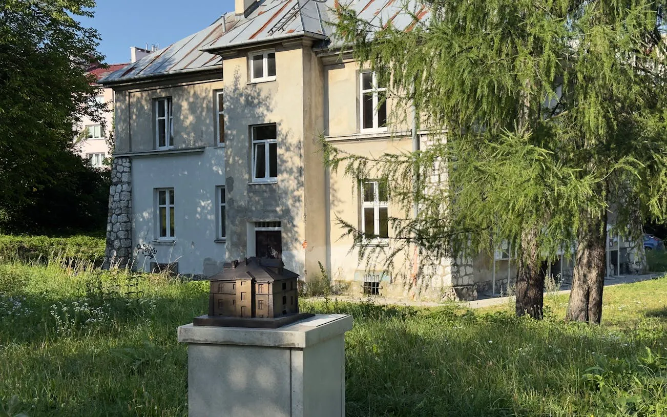 Plaszow Concentration Camp Guided Tour in Krakow: Historical Exploration with Local Expert Image 10