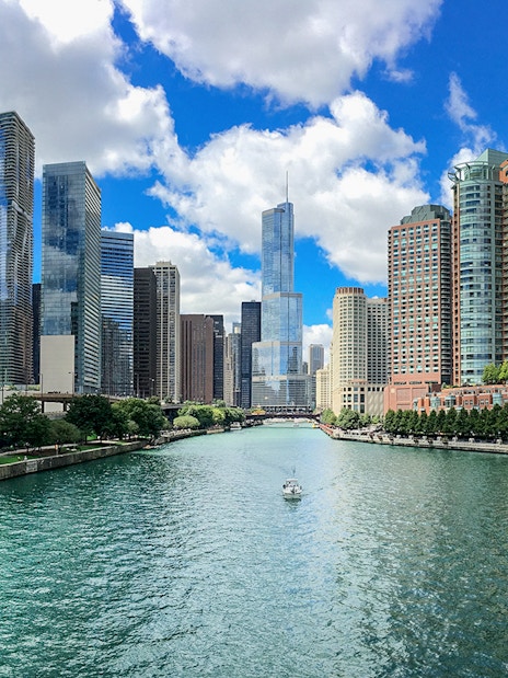 Chicago skyline view from Architecture Cruise with small group tour.