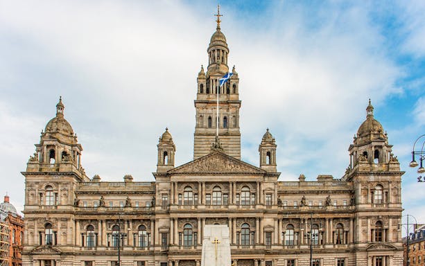 Glasgow City Chambers with Scottish flag, part of Glasgow HOHO tour.