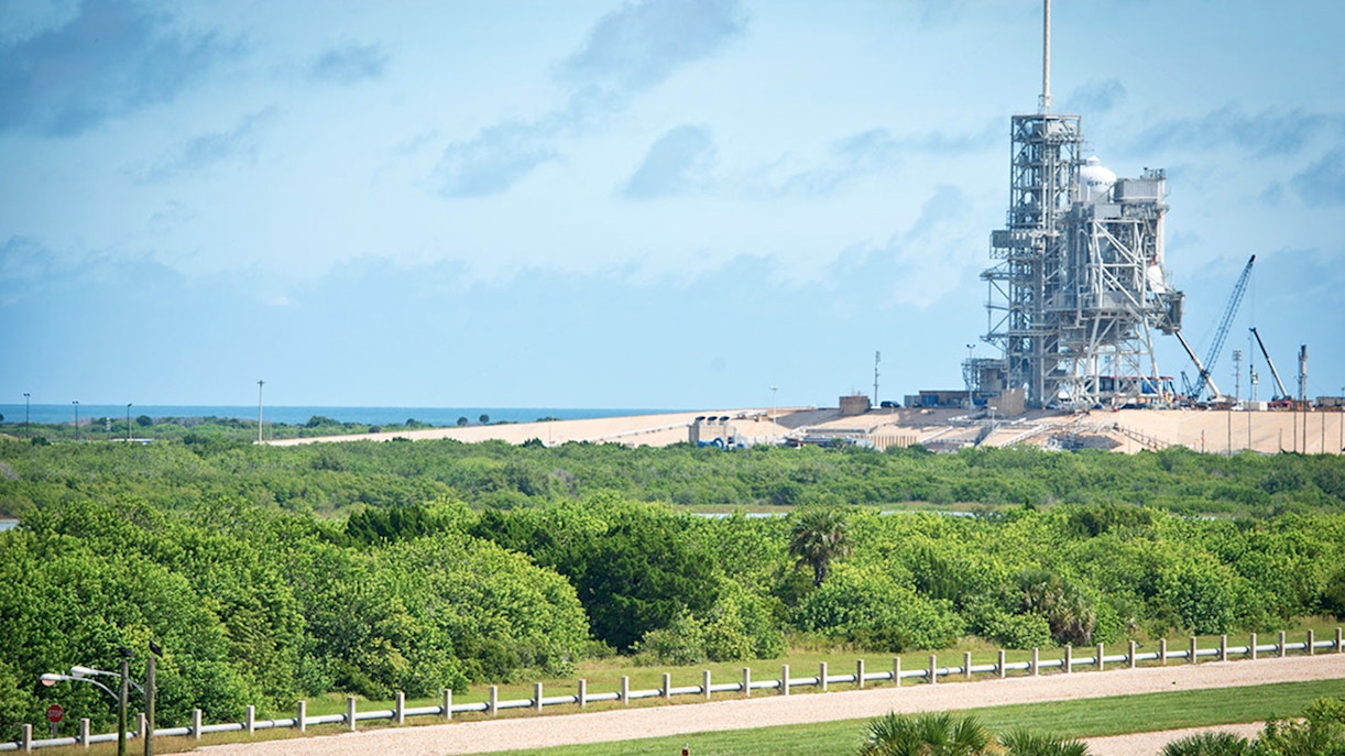 exterior view of launch complex 39b