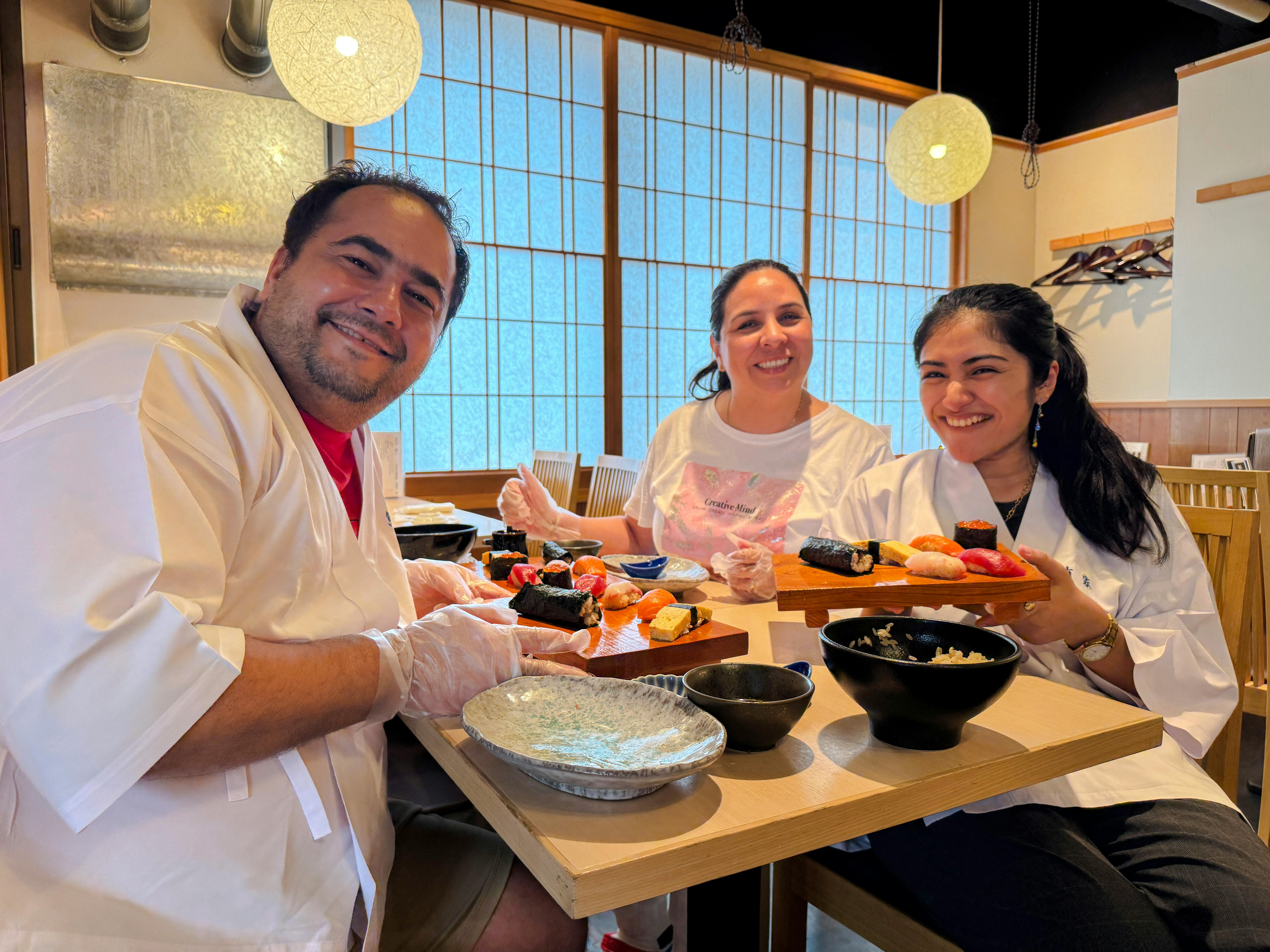tokyo sushi-making cooking class at a tuna dealer's shop in shibuya-1