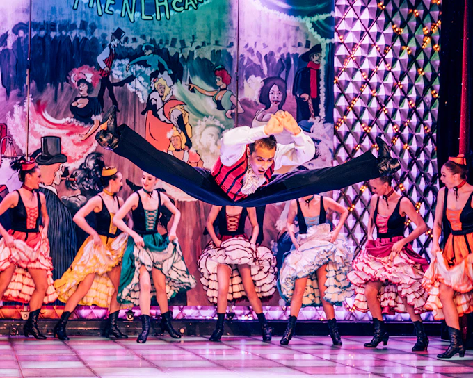 La Nouvelle Eve Cabaret Show with Champagne