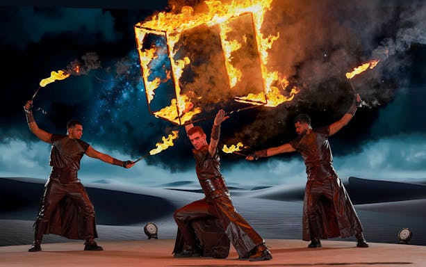 Fire performers at Noble Camp Desert Safari showcasing live entertainment.
