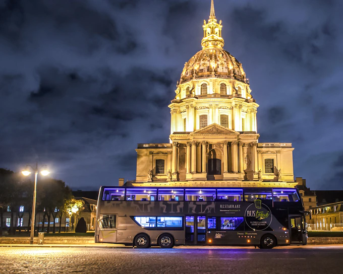 From Arc de Triomphe: Bus Toqué Signature Dinner with Paris Views