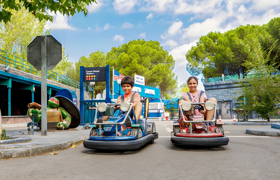 Teenage Mutant Ninja Turtles ride at Parque de Atracciones de Madrid featuring TMNT Driver's License theme.