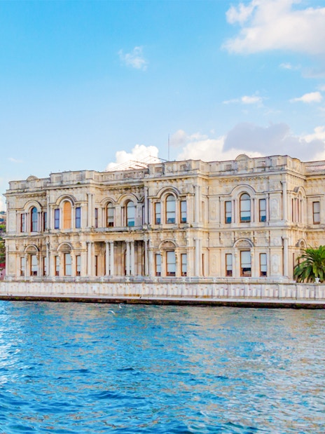 Beylerbeyi Palace by the Bosphorus in Istanbul, surrounded by water and greenery.