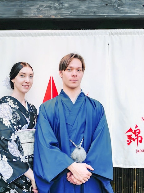 Tourists in traditional attire outside a Japanese tea ceremony venue.